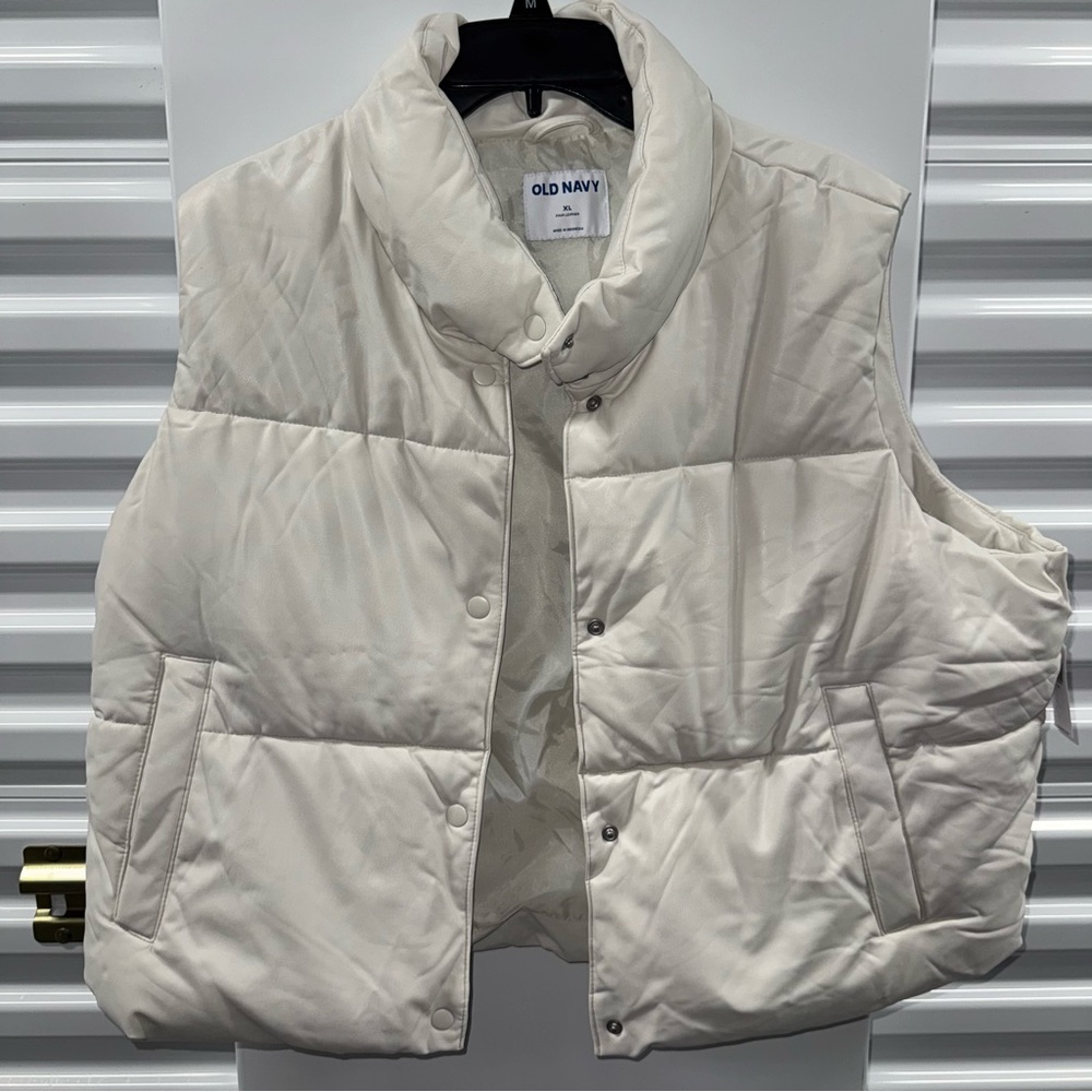Old Navy White Quilted Puffer Vest